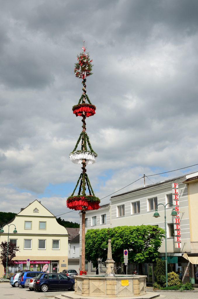 Mit einem wunderschönen Maibaum schmückten die Schwertberger Sozialdemokraten in den letzten Jahrzehnten den Marktplatz.